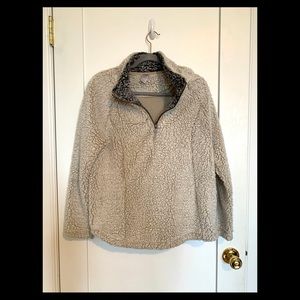 Never worn Sherpa pull over size L
